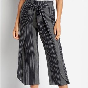 NWT Black white stripe linen flyaway cropped pants. Size 20